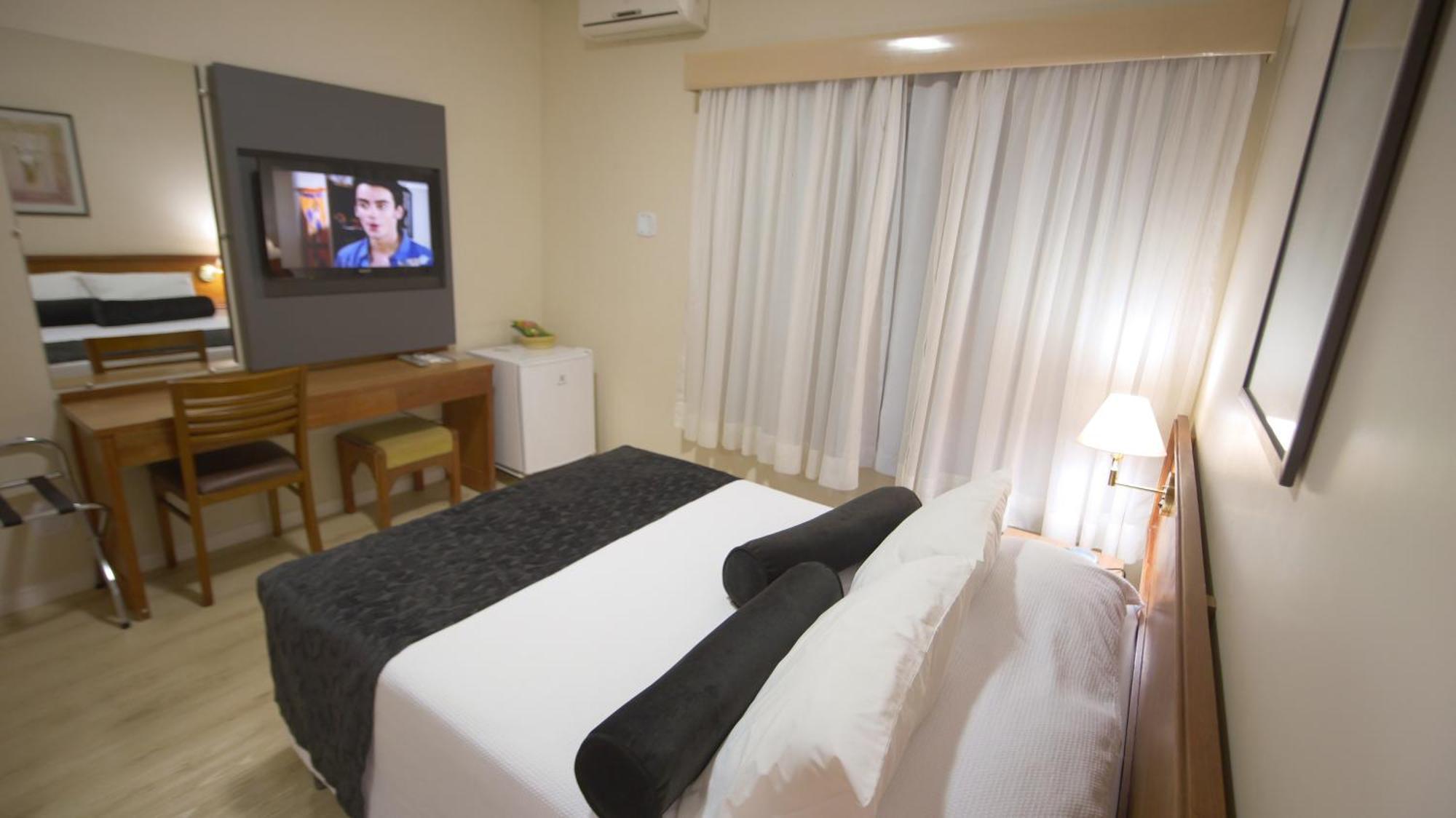 Regente Hotel Unaí Esterno foto